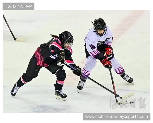 冰球门将用杆击球反击,帅到对手愣住