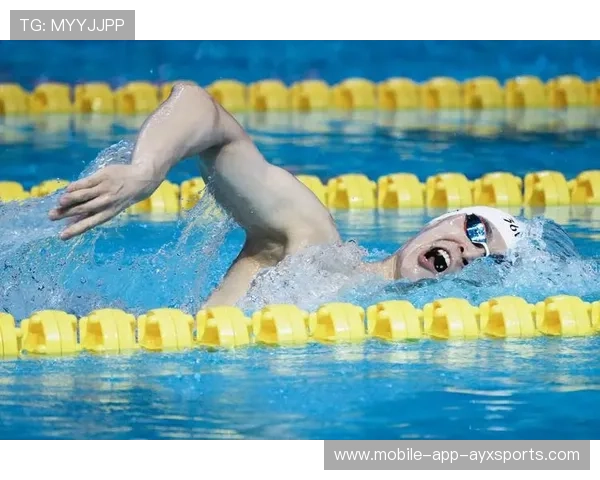 游泳自由泳爆发力惊人,被称“水中火箭”