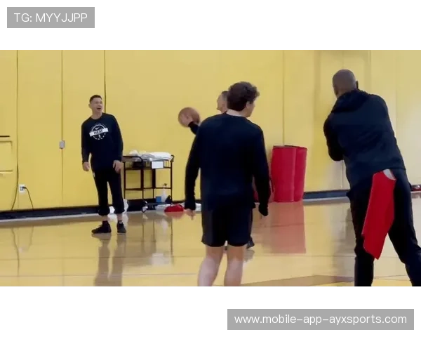 NBA球队训练:投篮瞬间判断训练